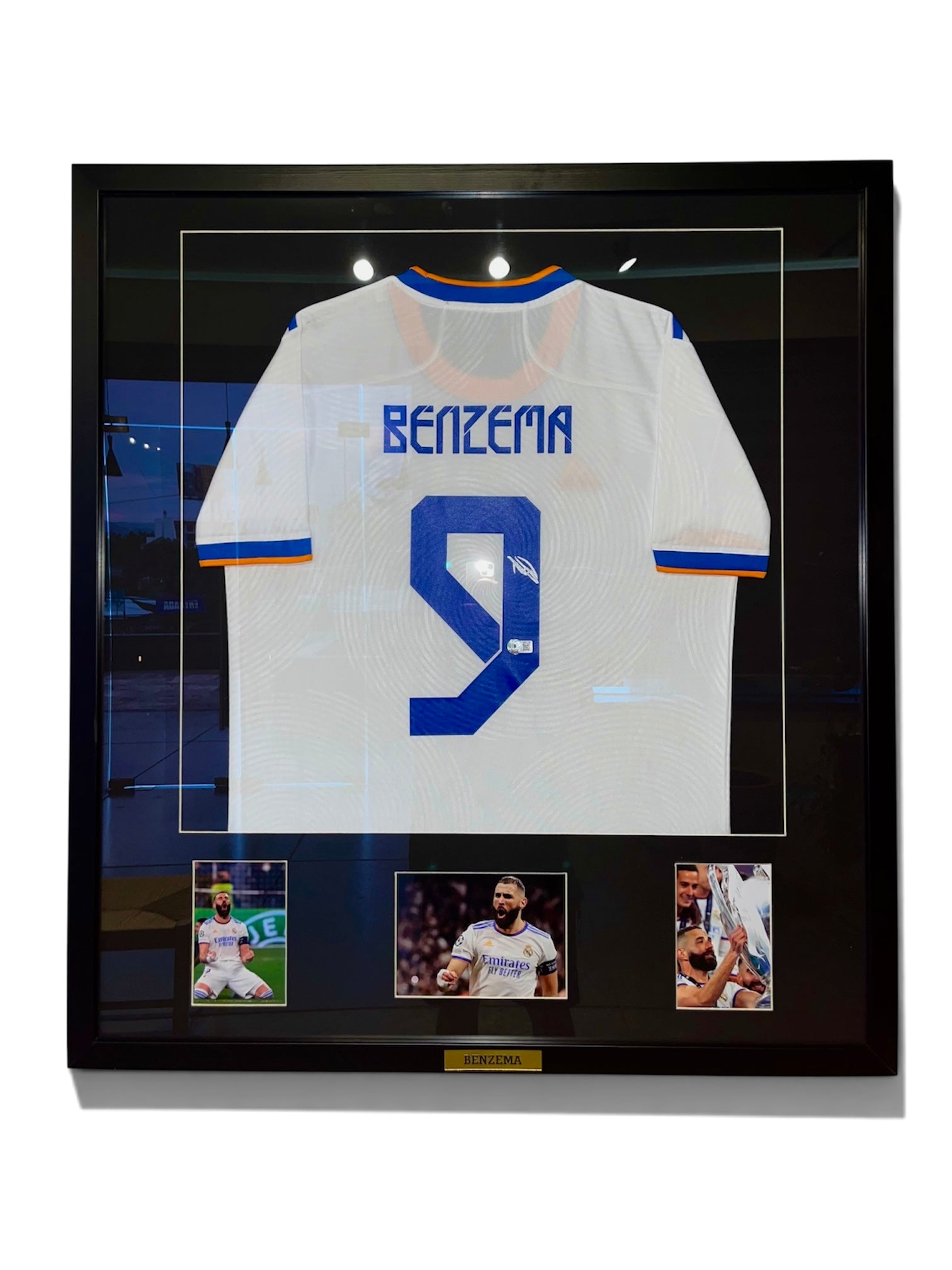 Autógrafo de Karim Benzema | Jersey Real Madrid 2021/22 Certificada Beckett enmarcada