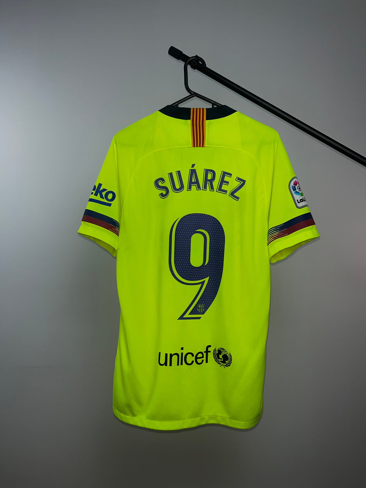 Jersey Original Barcelona 2018/19 Visita Luis Suarez 918990-703 Nike