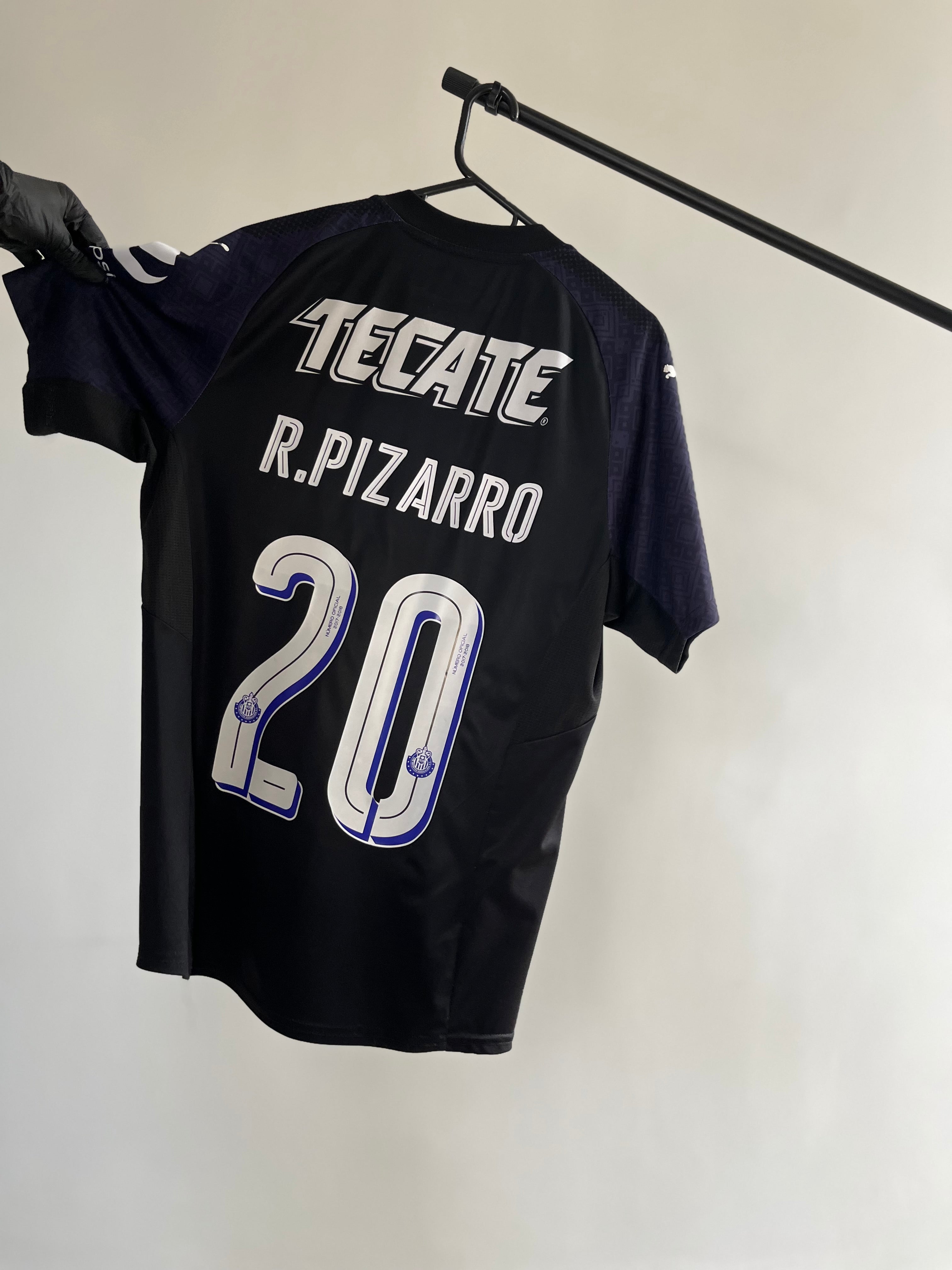 Jersey Original Chivas 2017/18 Visita Alan Pulido Puma (Negra)