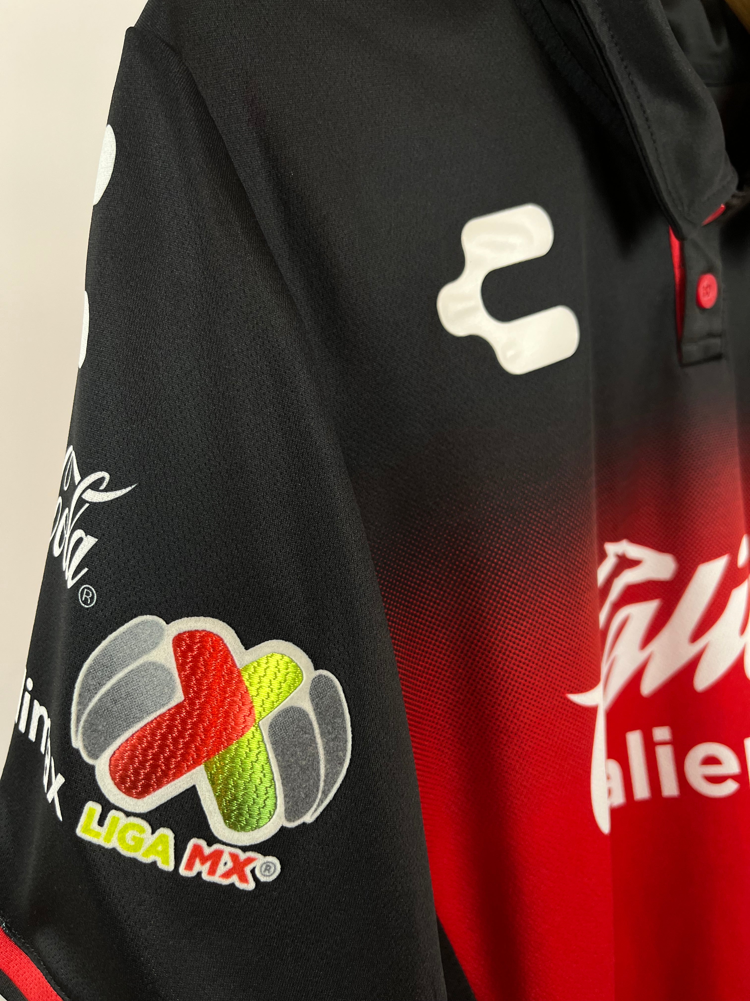 Jersey utileria Usada en Partido de Juan Manuel Iturbe | Xolos 2017/18 Local