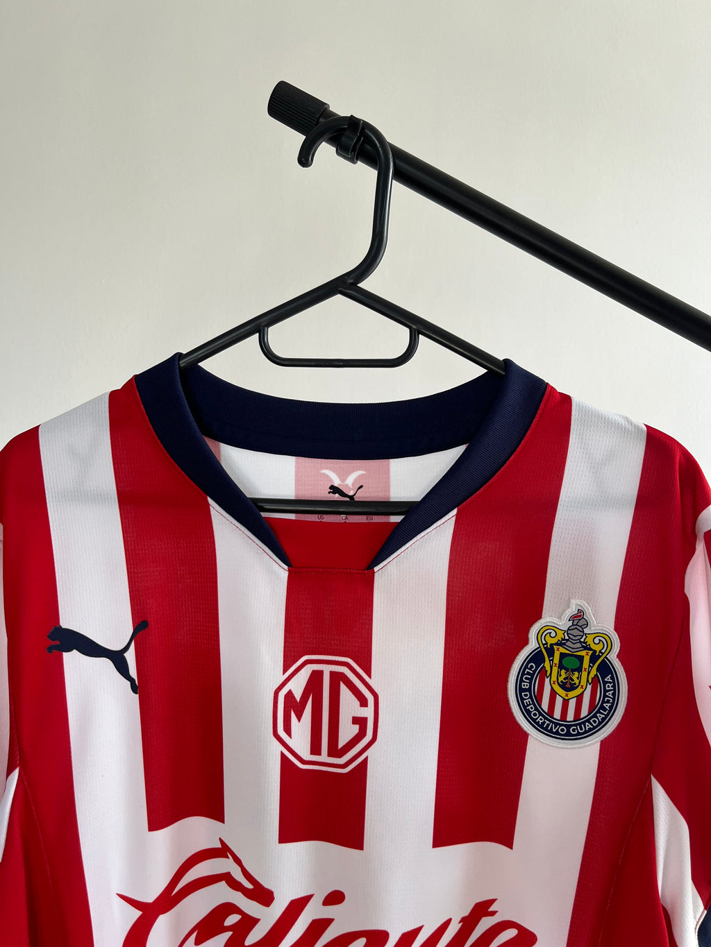 Jersey Original Chivas 2024/25 Local 706245-01 Puma Hormiga o Piojo (Escoger Dorsal)