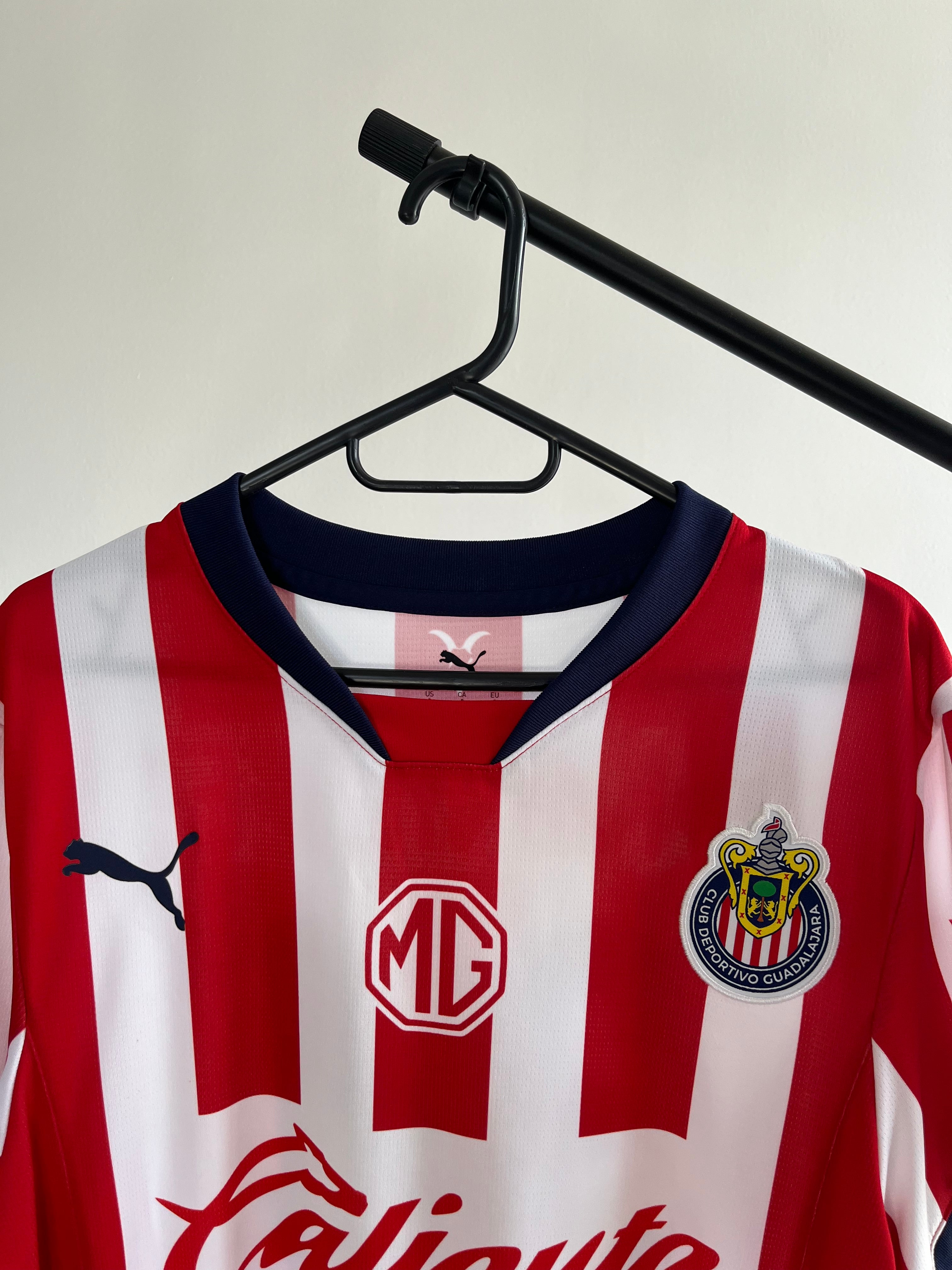 Jersey Original Chivas 2024/25 Local 706245-01 Puma Hormiga o Piojo (Escoger Dorsal)