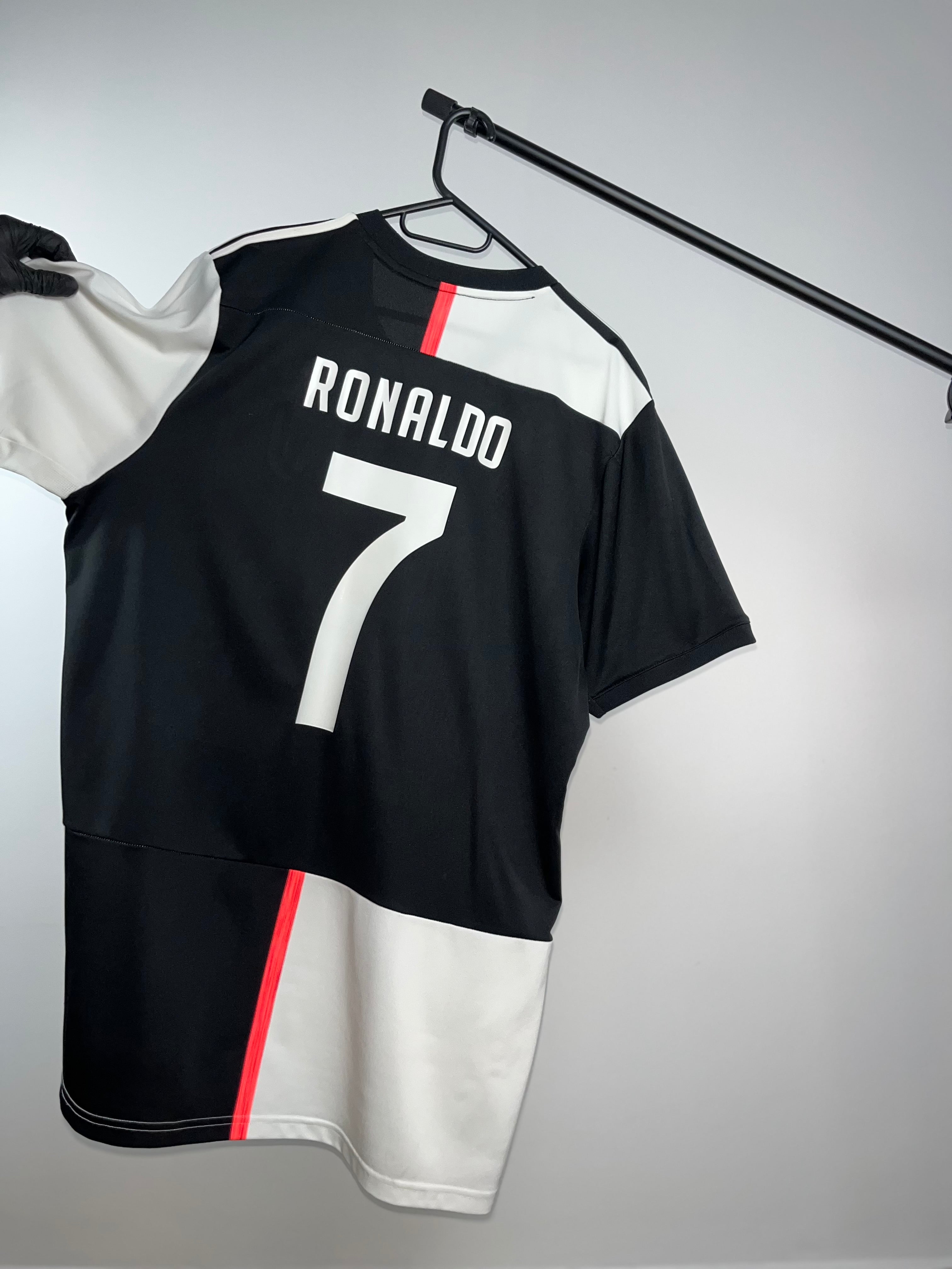 Jersey Original Juventus 2019/20 Local Cristiano Ronaldo Adidas DW5455