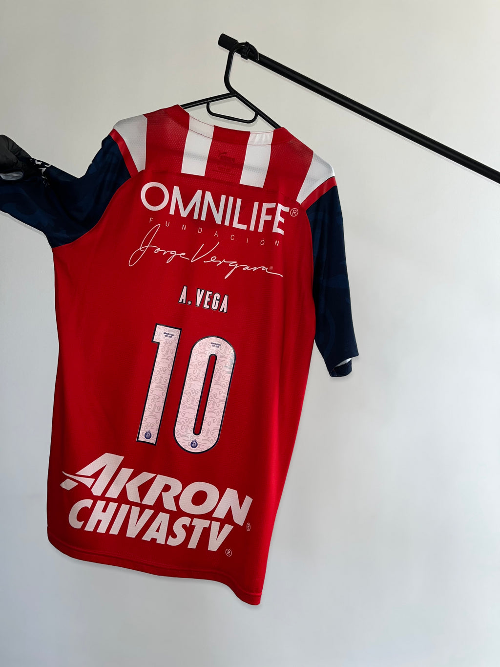 Jersey Original Chivas 2021/22 Local Alexis Vega Puma 705225-01 Version Jugador