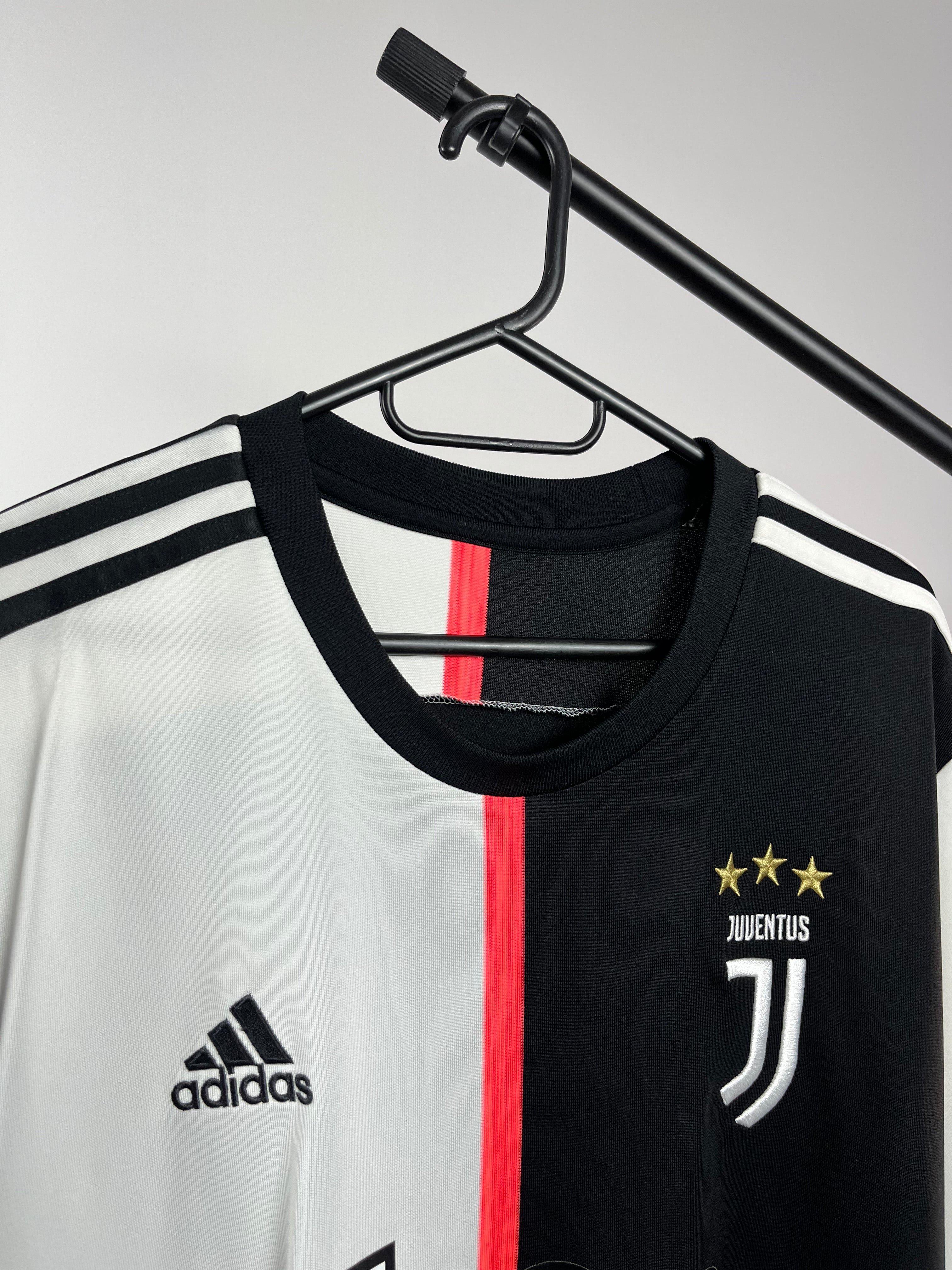 Jersey Original Juventus 2019/20 Local Cristiano Ronaldo Adidas DW5455