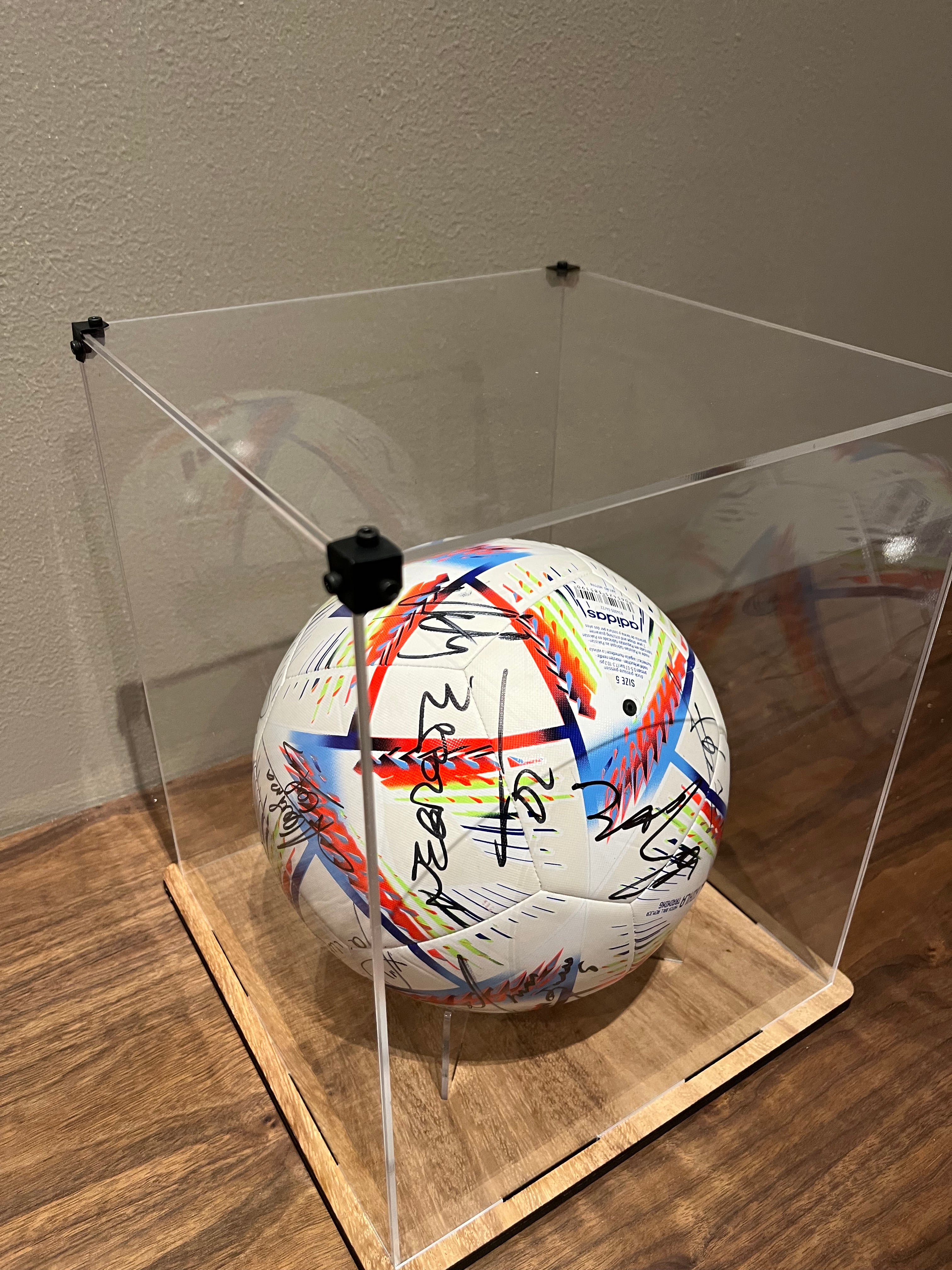 Balón Autografiado por Leyendas del Fútbol | Salón de la Fama del Fútbol Internacional