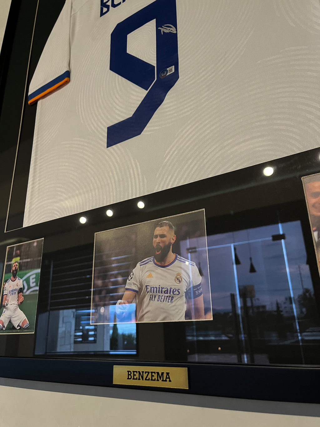 Autógrafo de Karim Benzema | Jersey Real Madrid 2021/22 Certificada Beckett enmarcada