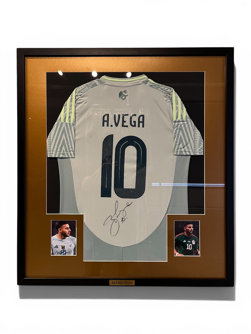 Autógrafo de Alexis Vega | Jersey de Mexico 2024/25 enmarcado