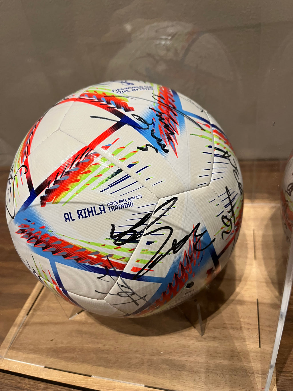 Balón Autografiado por Leyendas del Fútbol | Salón de la Fama del Fútbol Internacional
