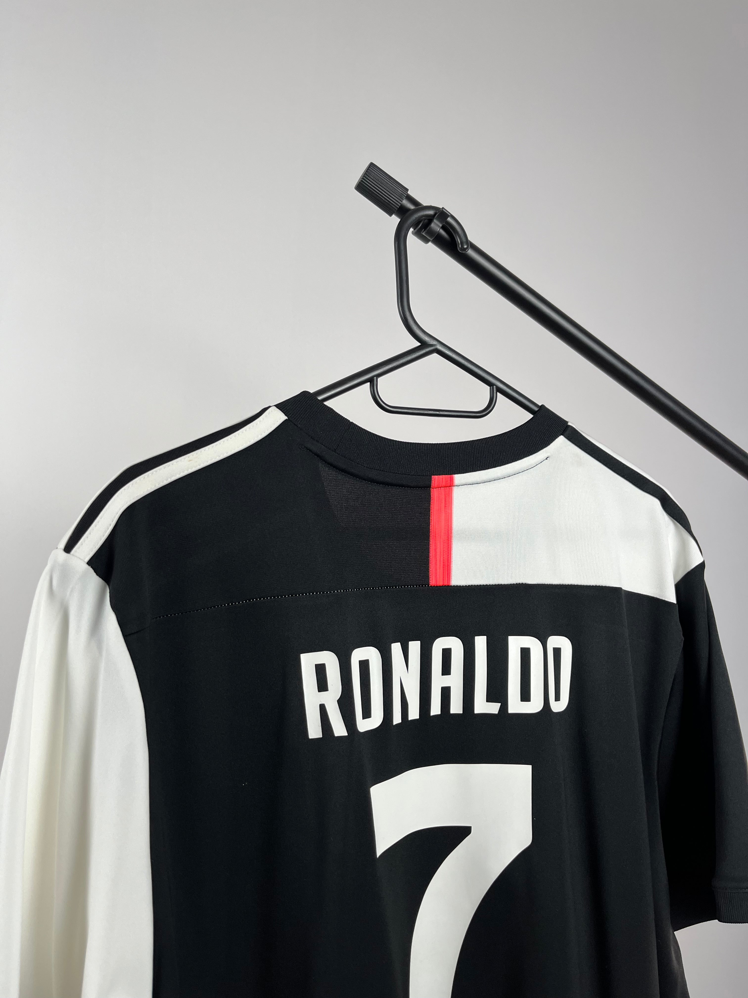 Jersey Original Juventus 2019/20 Local Cristiano Ronaldo Adidas DW5455