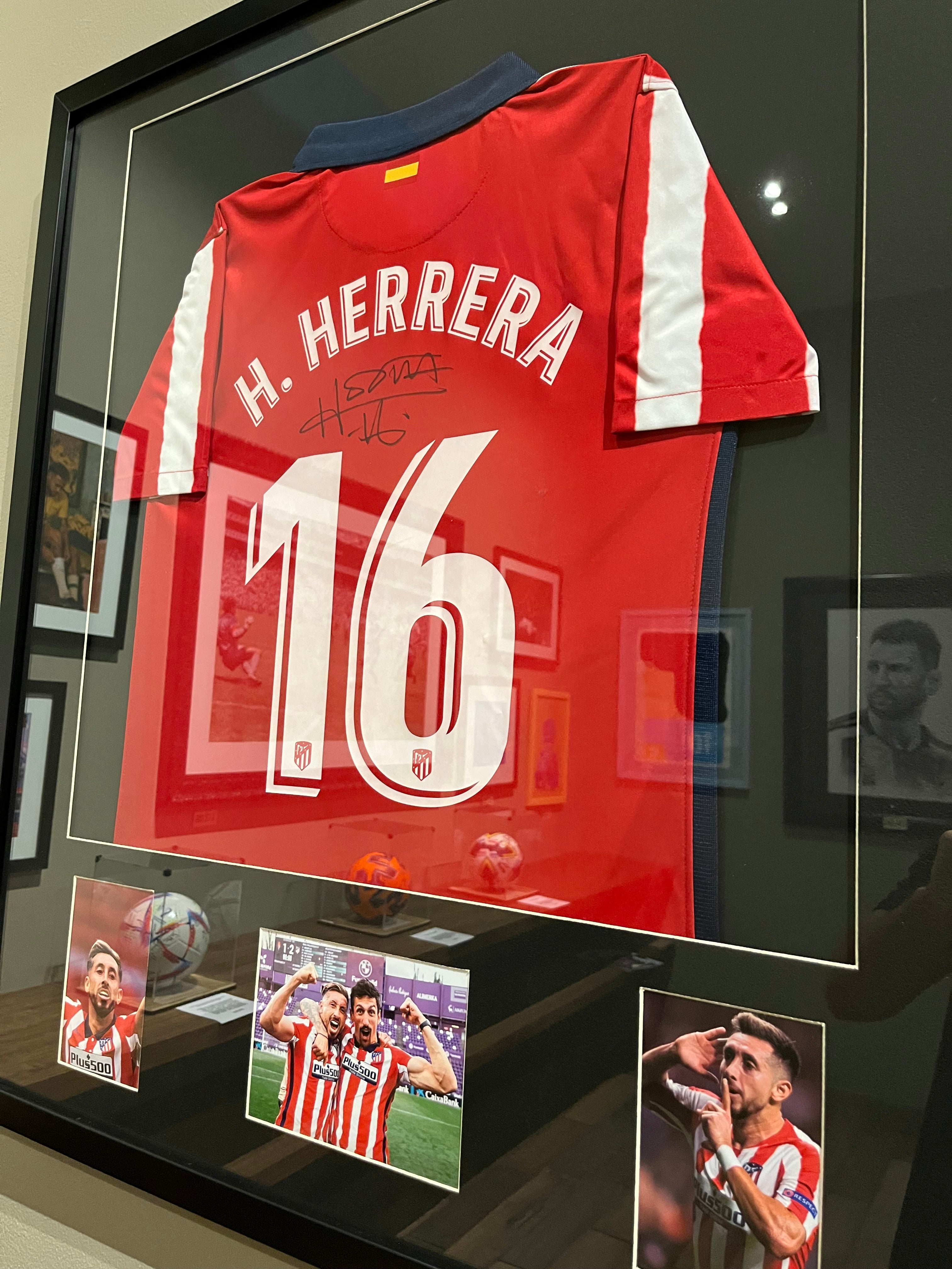 Autógrafo de Héctor Herrera | Jersey Atlético de Madrid enmarcado