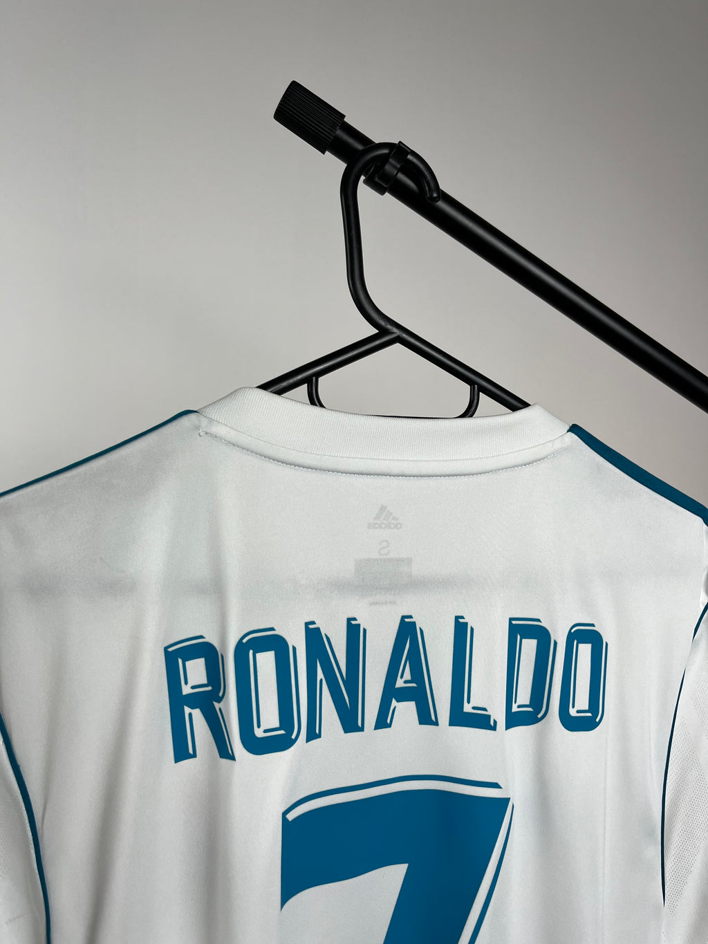 Jersey Original Real Madrid UCL 2017/18 Local Cristiano Ronaldo AZ8059 Adidas S