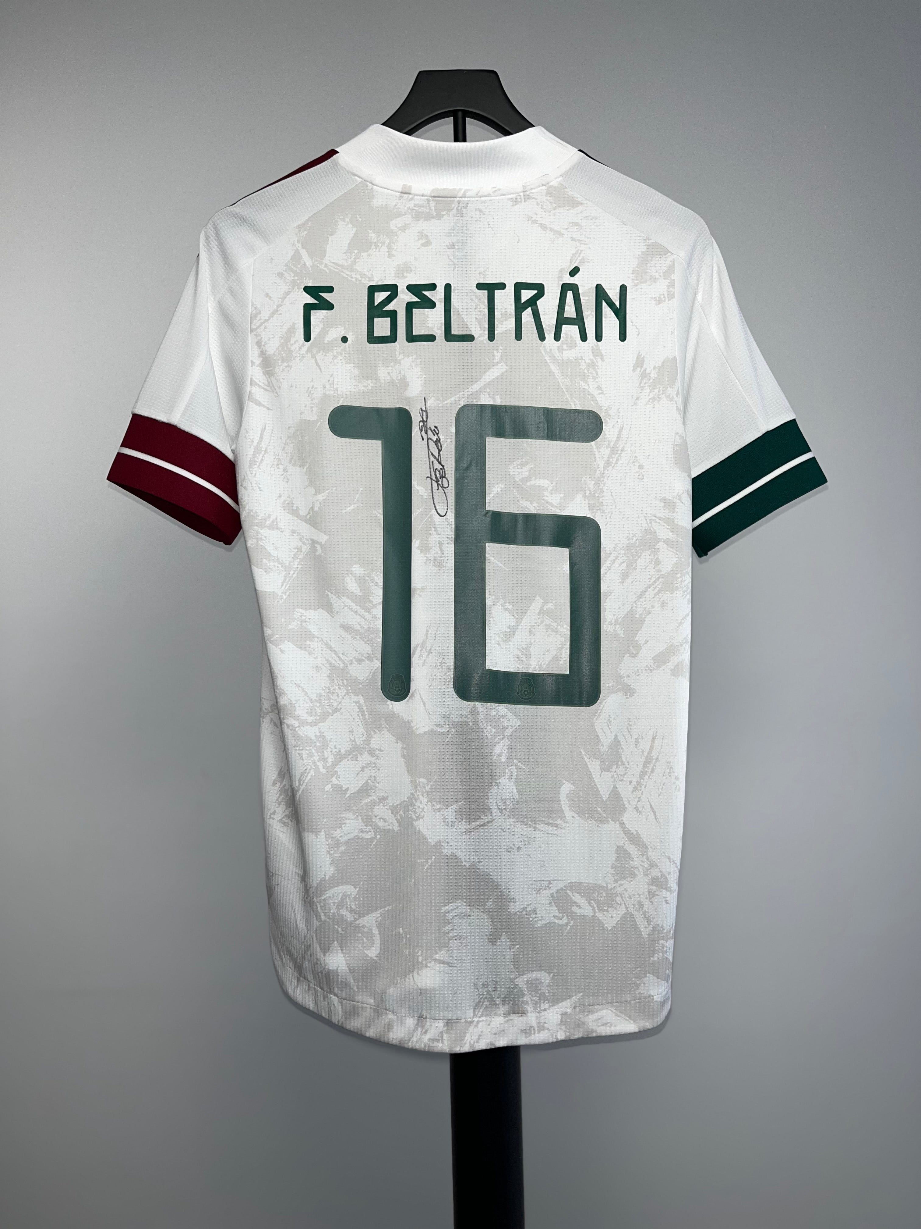 Autógrafo de Nene Beltrán | Jersey de Utilería México 2020/21
