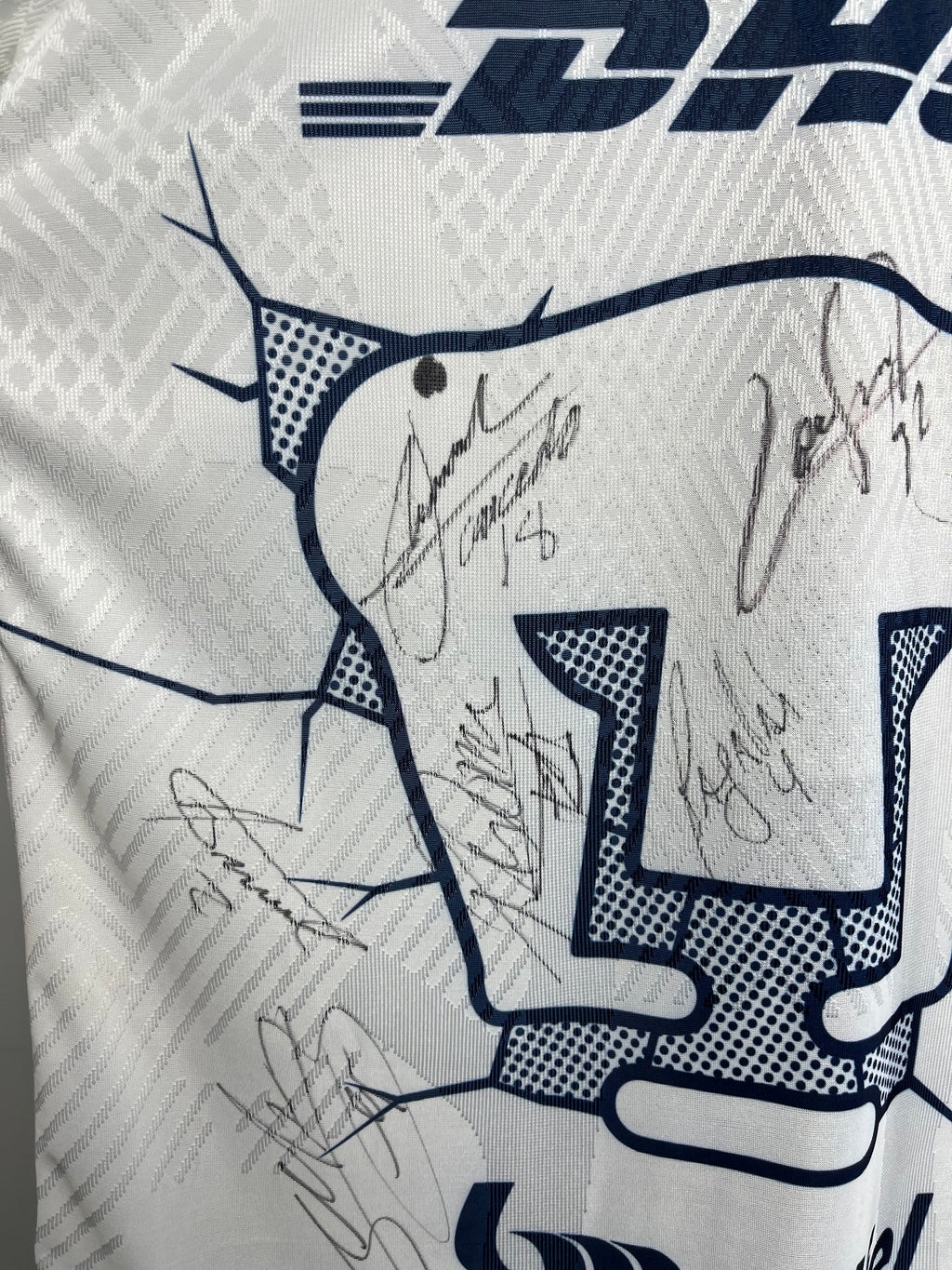 Autógrafos de Pumas UNAM 2023/24 | Jersey Firmada por Todo el Equipo