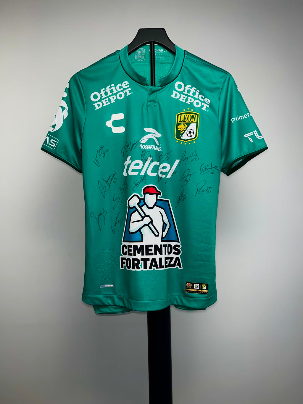 Autógrafos del Club León 2023/24 | Jersey Firmada por Todo el Equipo