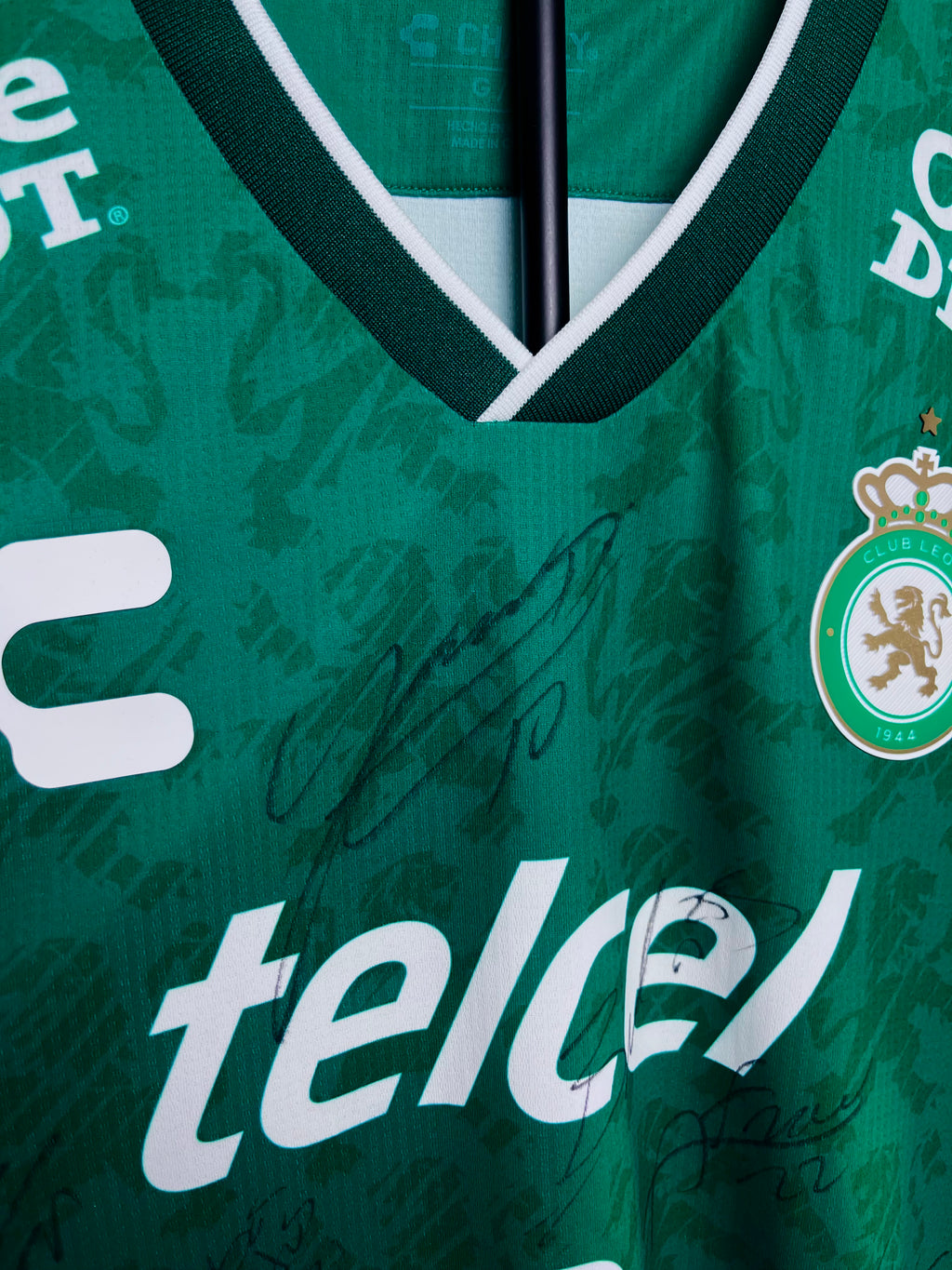 Firma de James Rodríguez y Plantel | Autógrafos del Club León 2024/25
