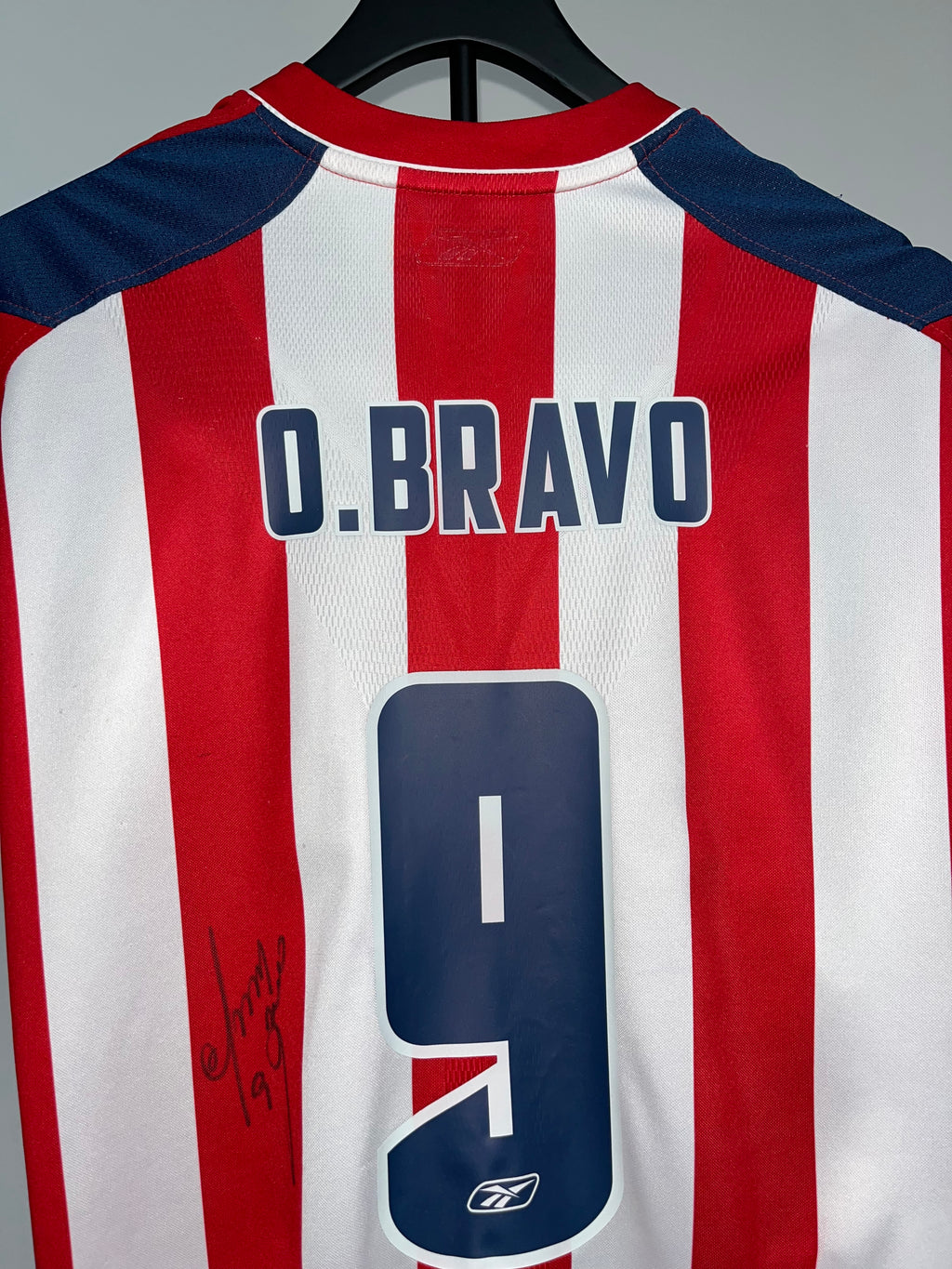 Autógrafo de Omar Bravo | Jersey Chivas 2006/07