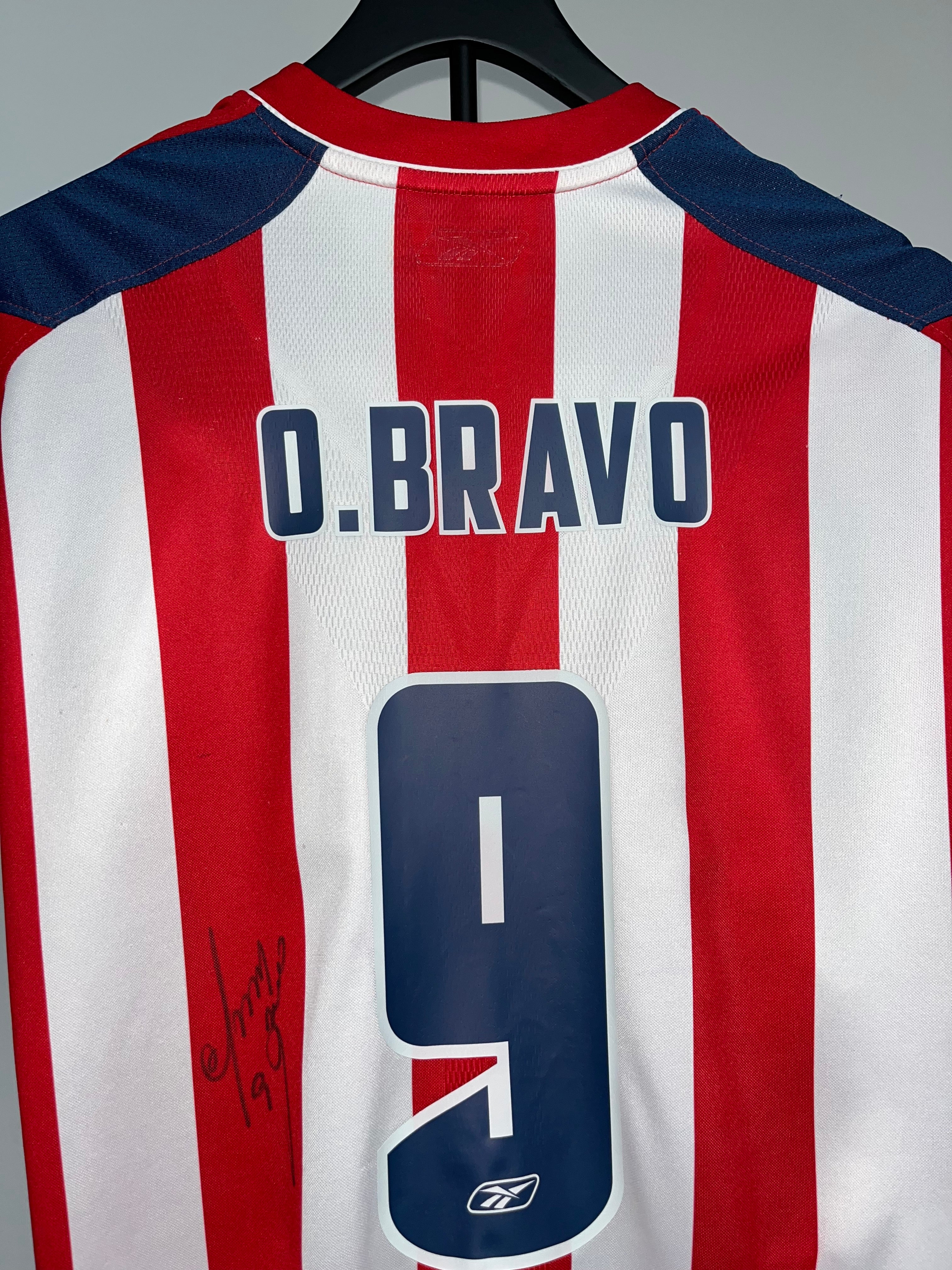 Autógrafo de Omar Bravo | Jersey Chivas 2006/07