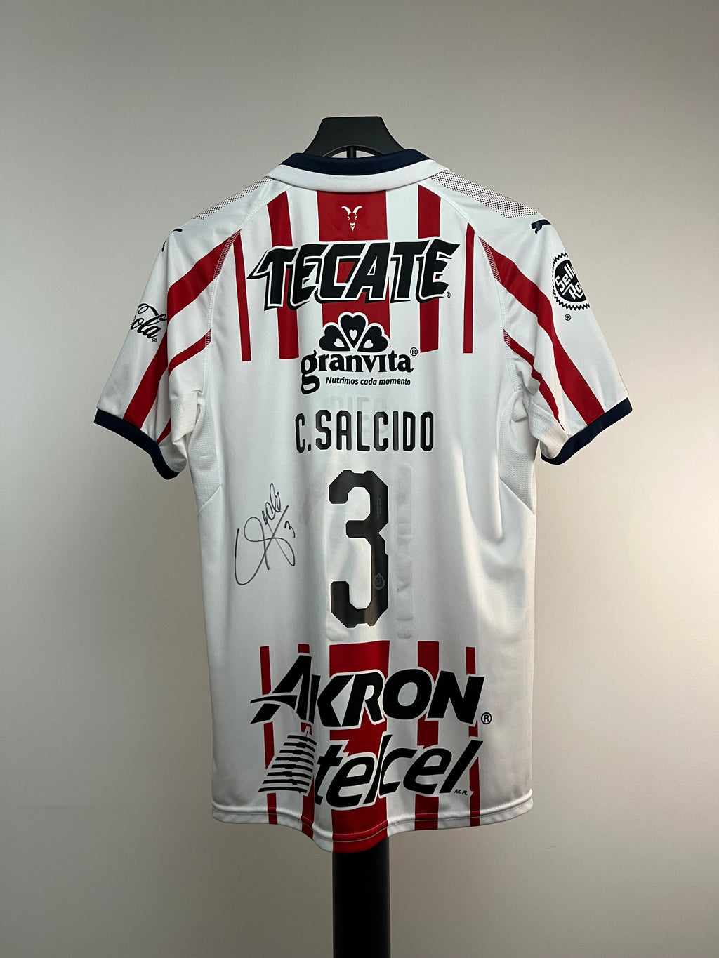 Autógrafo de Carlos Salcido | Jersey Chivas 2018/19