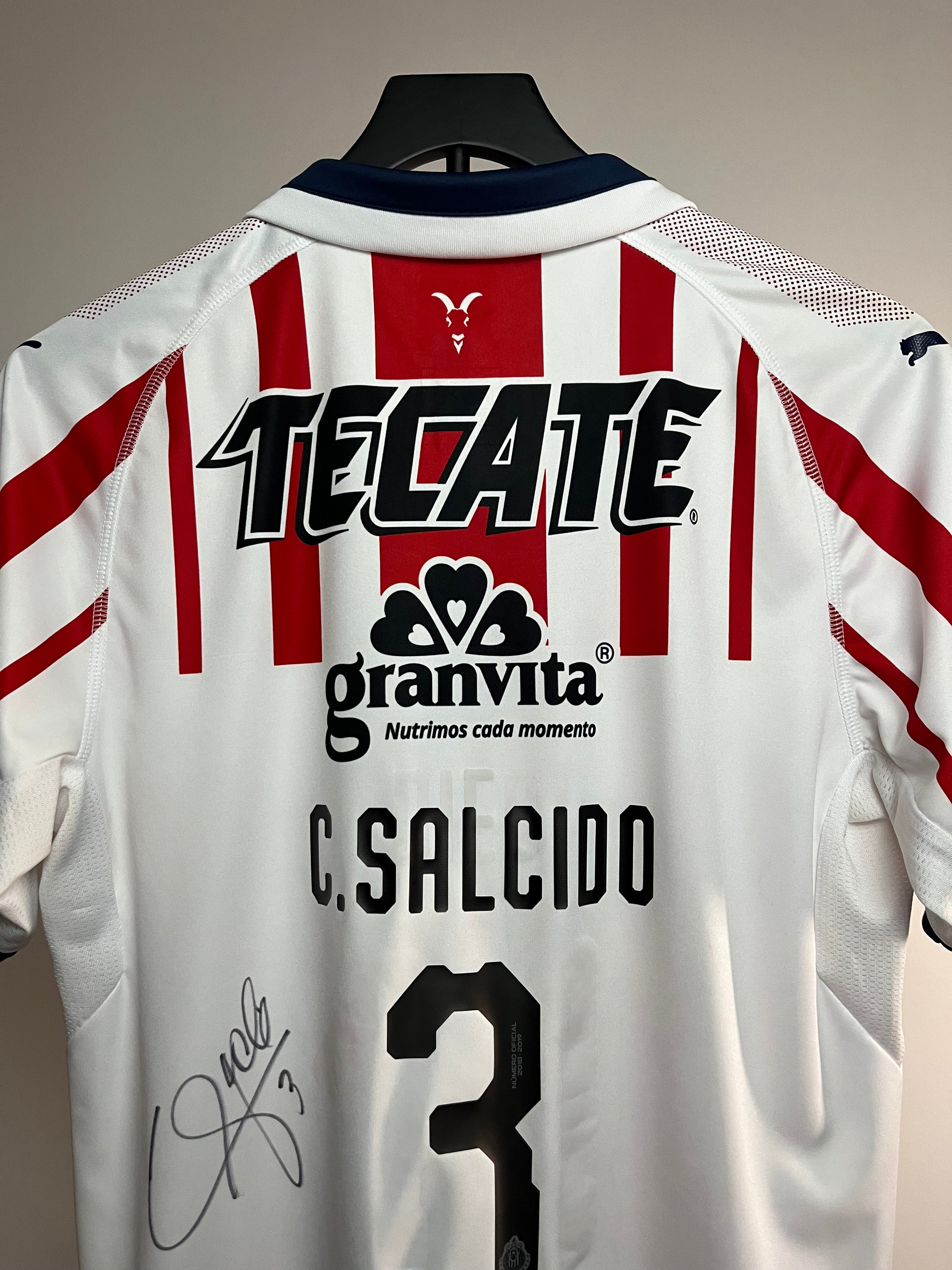 Autógrafo de Carlos Salcido | Jersey Chivas 2018/19
