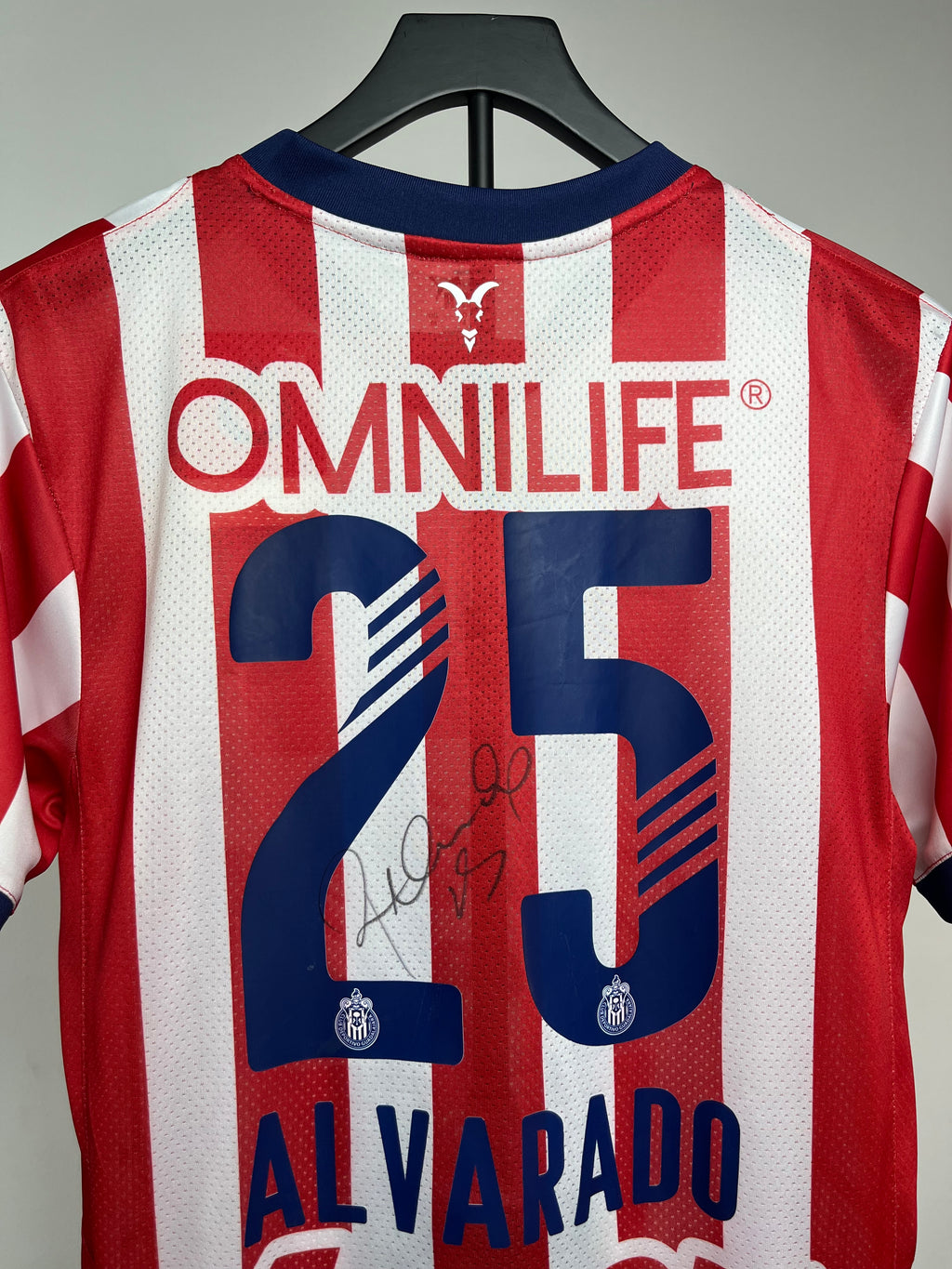 Autógrafo de Roberto "Piojo" Alvarado | Jersey Chivas 2024/25