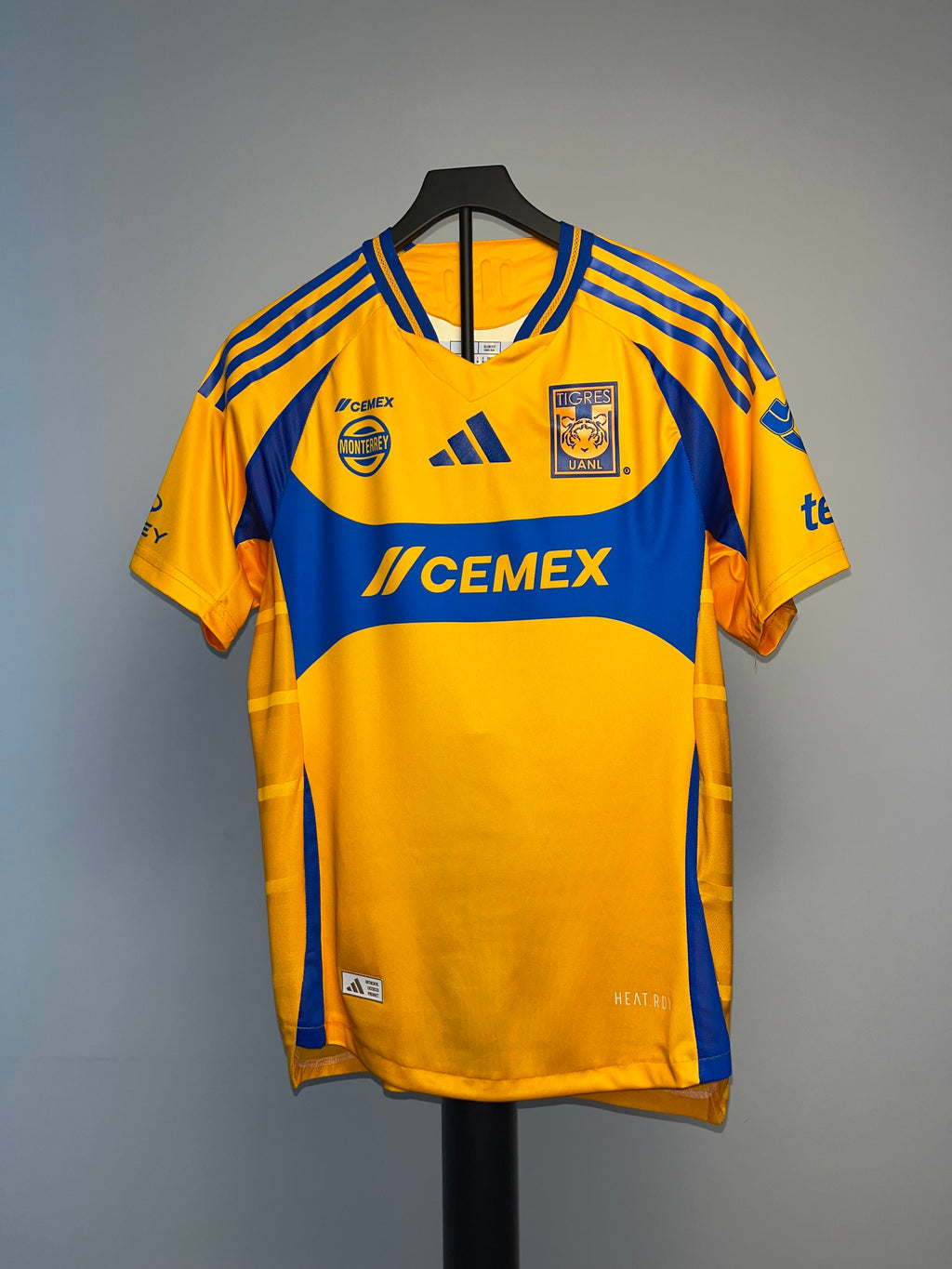 Autógrafo de Sebastián Córdova | Jersey Tigres UANL 2023/24